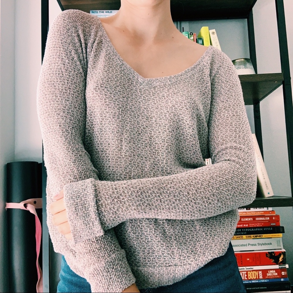 KNIT V-NECK SWEATER